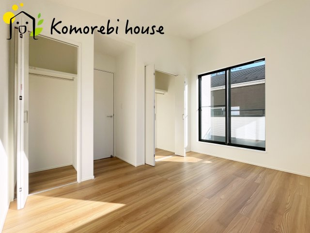 さいたま市北区日進町１丁目　戸建て　フィット　01の寝室|6.5帖の洋室はご夫婦に♪
収納2ヵ所でご夫婦分ければ身支度もスムーズです！