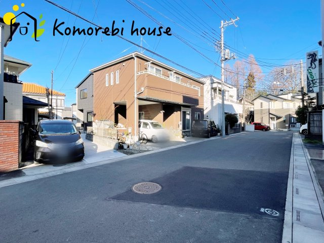 さいたま市北区日進町１丁目　戸建て　フィット　01の前面道路含む現地写真|6.7ｍの前面道路。
車同士すれ違うことも可能です♪