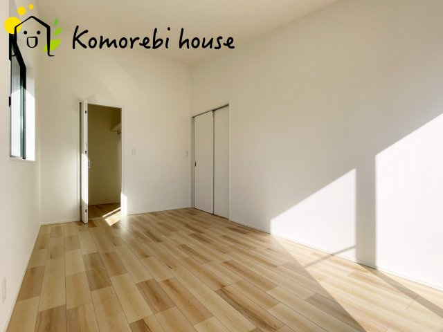 さいたま市北区日進町2丁目　新築一戸建て　エヴァーフォレストⅡ　01の寝室|開放的な寝室です