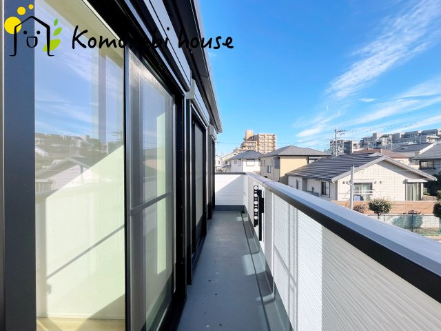 さいたま市北区日進町2丁目　新築一戸建て　エヴァーフォレストⅡ　01のバルコニー|暖かな日差しのふりそそぐバルコニー