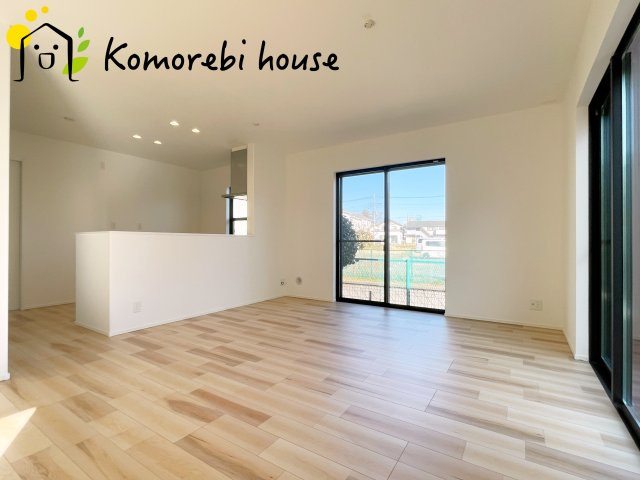 さいたま市北区日進町2丁目　新築一戸建て　エヴァーフォレストⅡ　01の居間・リビング|おしゃれな居間です