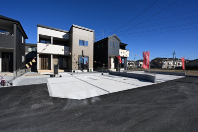 【外観】 | 太田市東別所町   戸建て | 青空に映えるエクステリアです。
ぜひ一度ご見学ください！