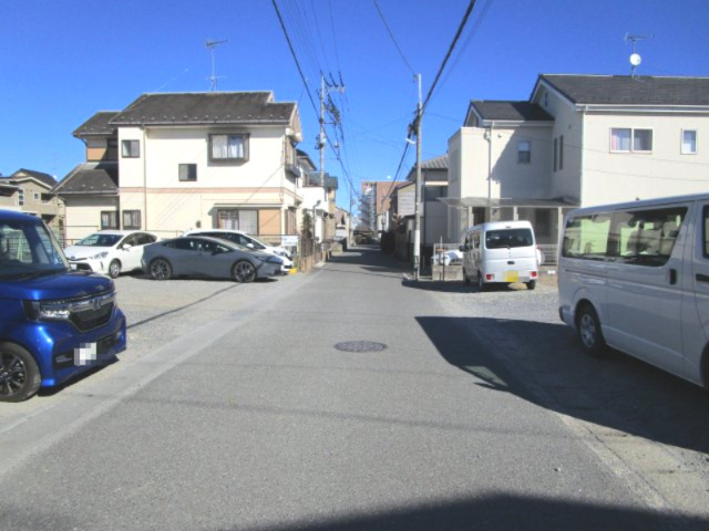 鴻巣市栄町　売地の前面道路含む現地写真