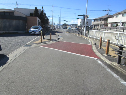 鴻巣市栄町　売地の前面道路含む現地写真|アンダーパス側道路