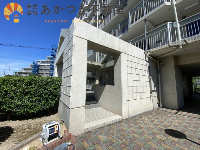明石土山駅前スカイハイツ　B棟のエントランス