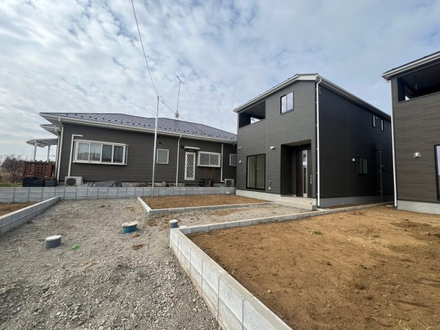 成田市本三里塚第４　４号棟　新築戸建て　の駐車場