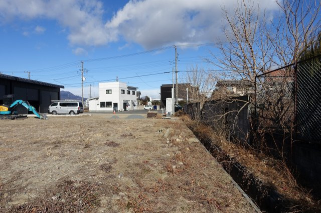 高崎市下小塙町　売地の外観|東側境界を南から北方向