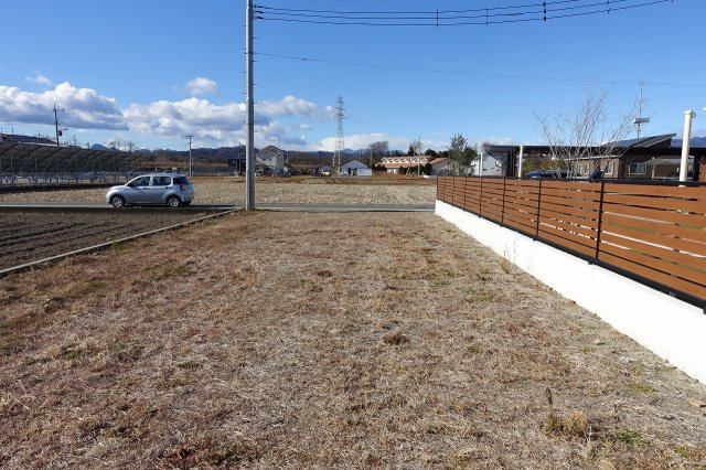 高崎市下小塙町　売地の周辺|東側から西側道路方向