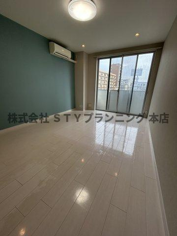 仲介手数料０円！LAKESIDE　IRINAKAの居間・リビング