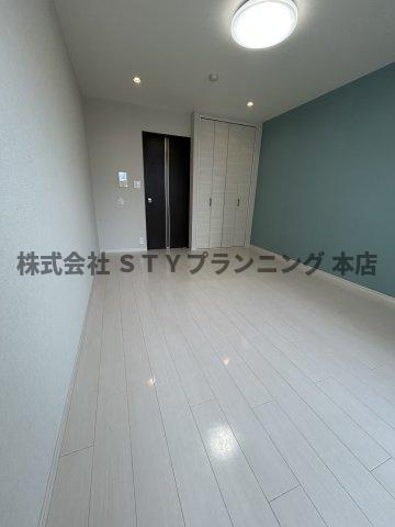 仲介手数料０円！LAKESIDE　IRINAKAの居間・リビング