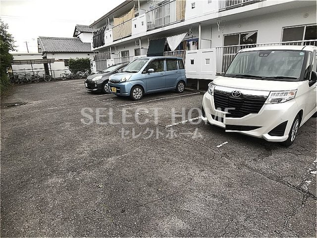 【駐車場】 | コーポ北門 | 車をお持ちの方に嬉しい駐車場付きの物件です