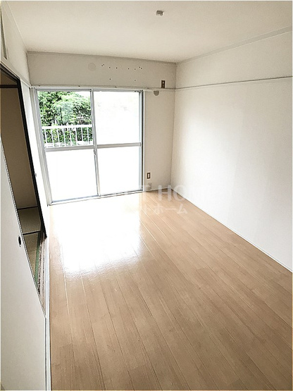 【寝室】 | コーポ北門 | 開放的な寝室です