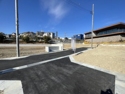 【前面道路含む現地写真】 | 箕面市稲３丁目　土地　５号地