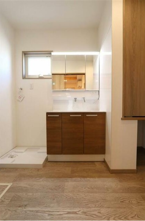 正円寺4丁目　築浅戸建の独立洗面台