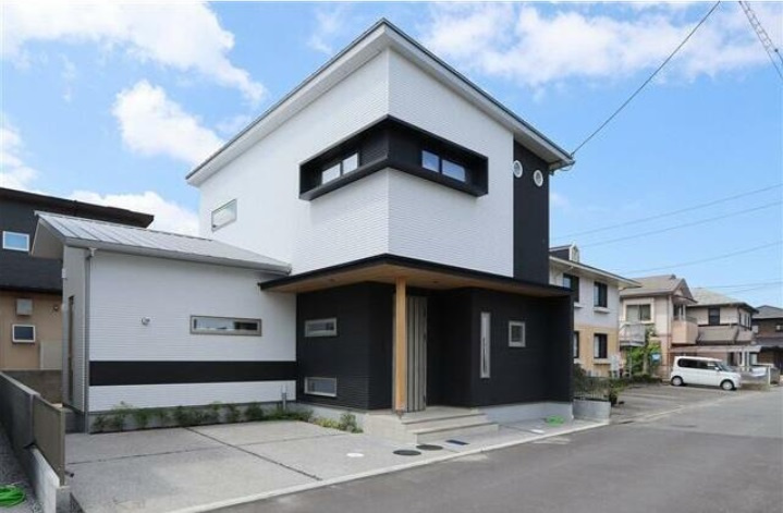 正円寺4丁目　築浅戸建