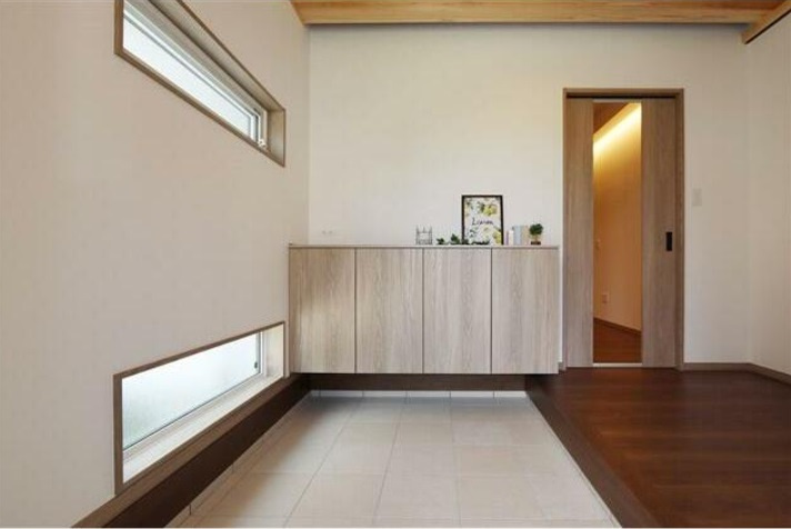 正円寺4丁目　築浅戸建の玄関