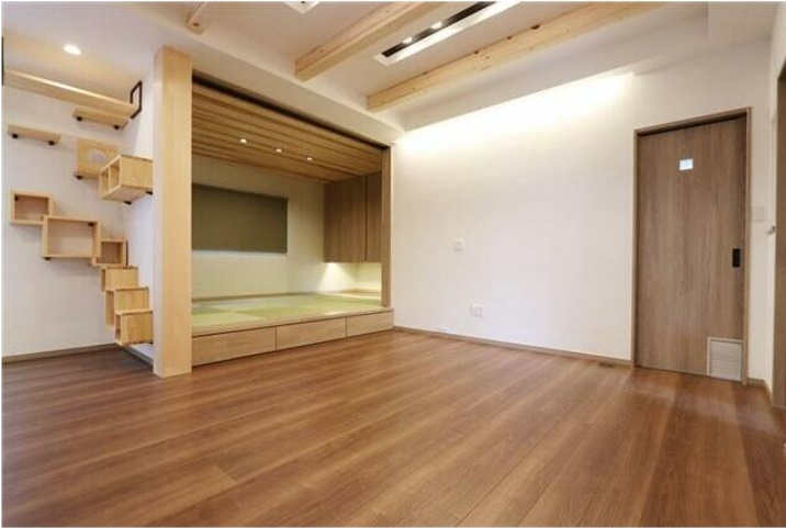 正円寺4丁目　築浅戸建の居間・リビング