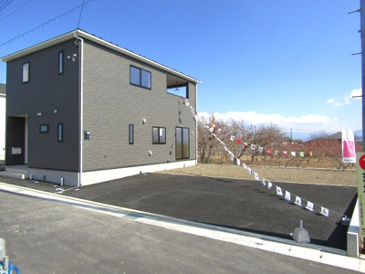 【駐車場】 | クレイドルガーデン南アルプス市在家塚第3　2号棟 | 駐車場があるので、車を買う予定の方も安心です