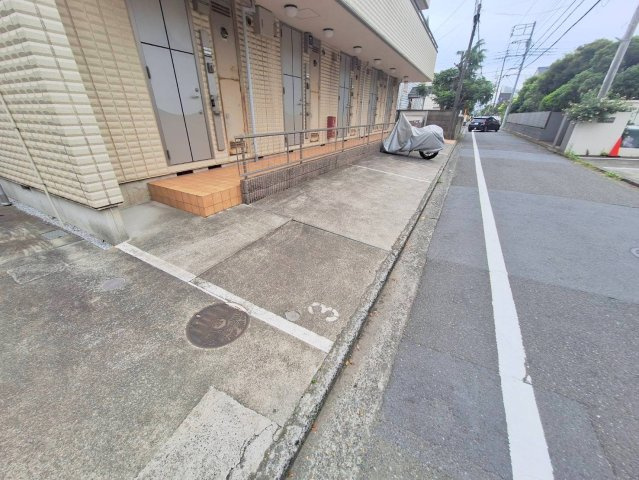 メープルガーデン松が岡の駐車場