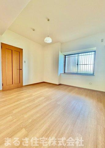 プレッソ城ヶ崎壱番館の洋室