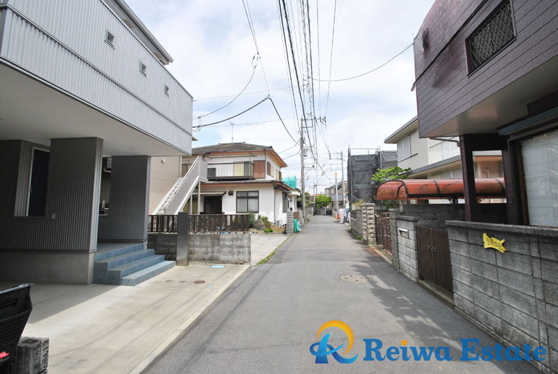中古戸建　茅ヶ崎市十間坂2丁目の前面道路含む現地写真