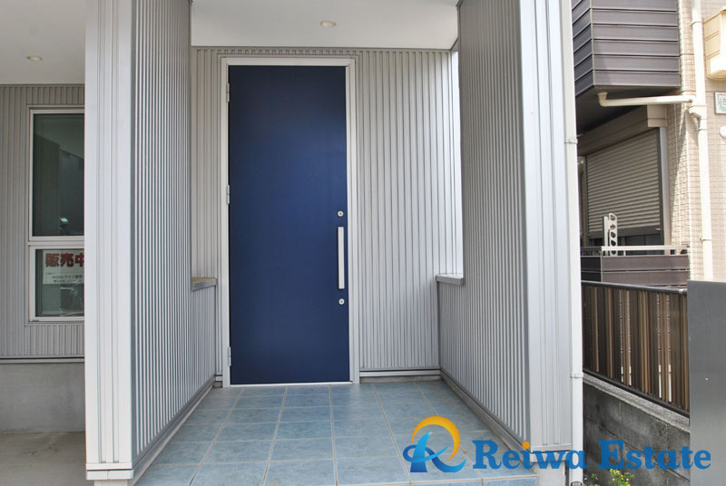 中古戸建　茅ヶ崎市十間坂2丁目の玄関