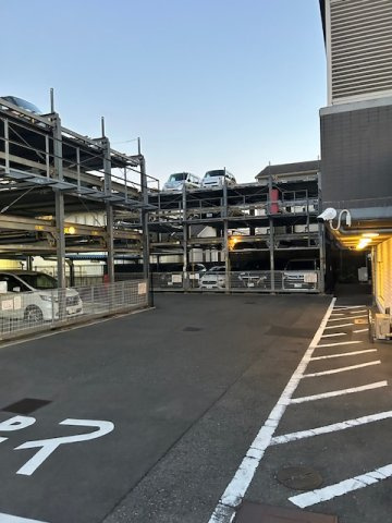 ダイアパレス荒池緑地の駐車場