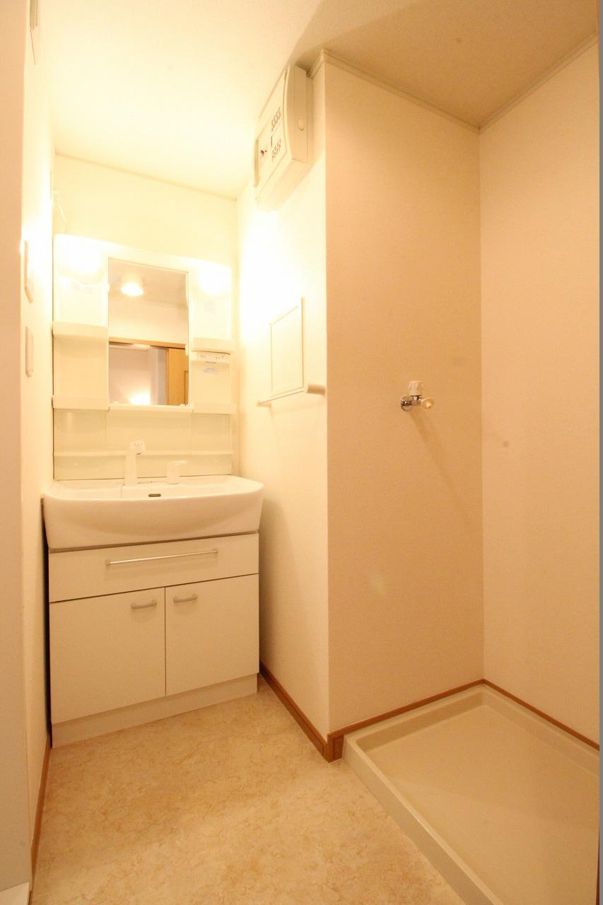 イル・セレーノの洗面所|※お部屋により仕様が異なる場合があります。