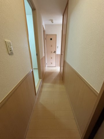 ロイヤル倉治C棟の玄関