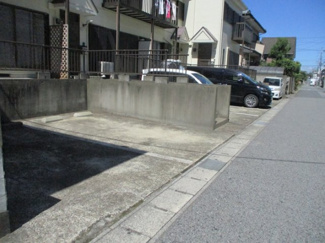【駐車場】