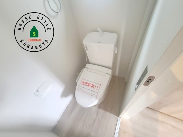 菊池郡大津町第3-2棟（1号棟）　のトイレ|温水洗浄便座を完備しております。2ヶ所にトイレがあるのは朝の慌ただしい時間も安心です。