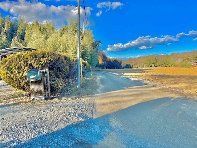 鉾田市野友中古戸建の前面道路含む現地写真