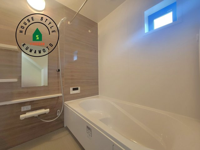 菊池郡大津町第3-2棟（2号棟）　の浴室|1日の疲れを癒してくれる広々バスルーム。雨の日のお洗濯にも大活躍な浴室乾燥機付です！