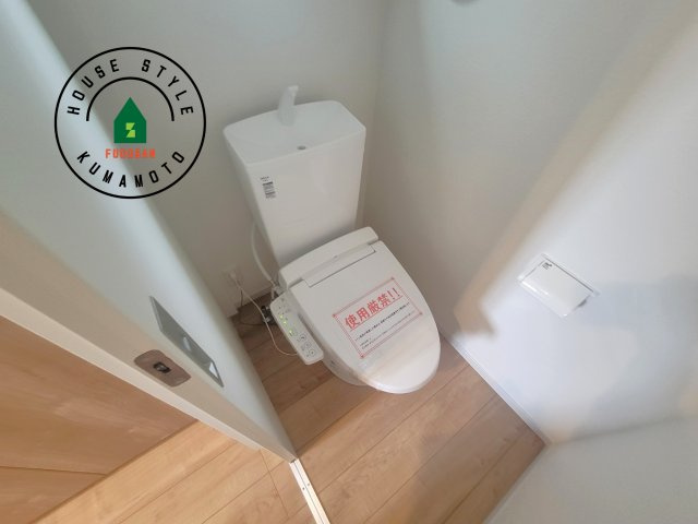 菊池郡大津町第3-2棟（2号棟）　のトイレ|温水洗浄便座を完備しております。2ヶ所にトイレがあるのは朝の慌ただしい時間も安心です。