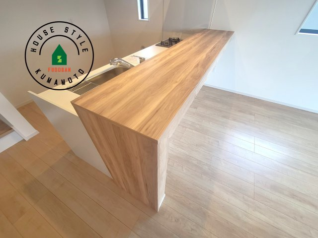 菊池郡大津町第3-2棟（2号棟）　のダイニング|キッチンから立ち込める香りが今日の料理を期待させます。