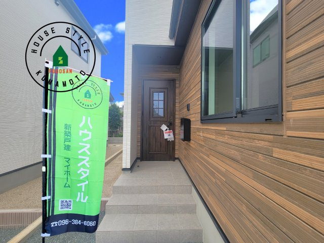 菊池郡大津町第3-2棟（2号棟）　の玄関|おでかけの時も帰った時も、「我が家」を最初に感じでもらえる素敵な空間に。