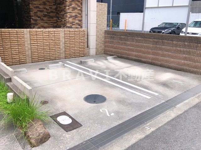 アスヴェルタワー大阪城WEST　BRAVI不動産の駐車場|【アスヴェルタワー大阪城WEST】駐車場があるので、車を買う予定の方も安心です