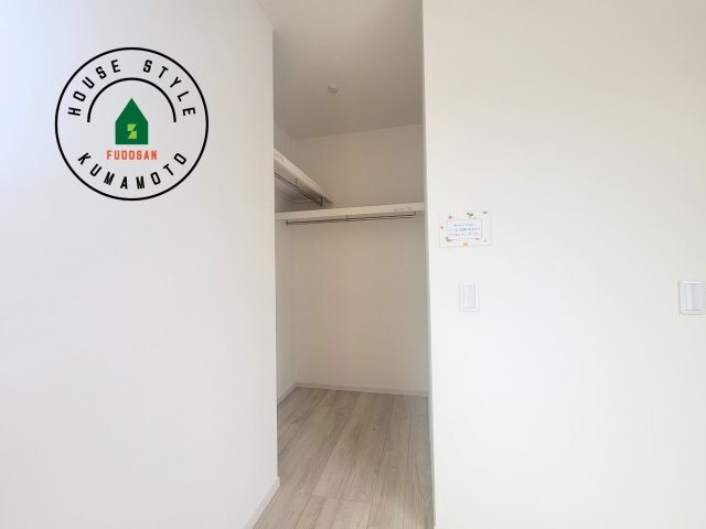 菊池郡大津町第4-1棟（1号棟）　の収納|洋服や大きな荷物が多い方や人数の多いご家族などは、一般的なクローゼットよりもウォークインクローゼットのほうが使い勝手が良いです。