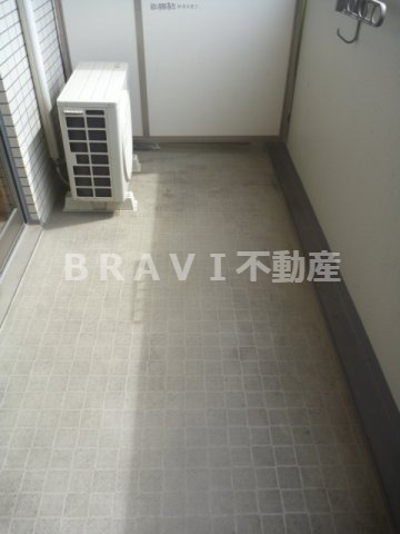 ブランクレール谷町　BRAVI不動産のバルコニー|【ブランクレール谷町】お洗濯にも便利なバルコニー付き