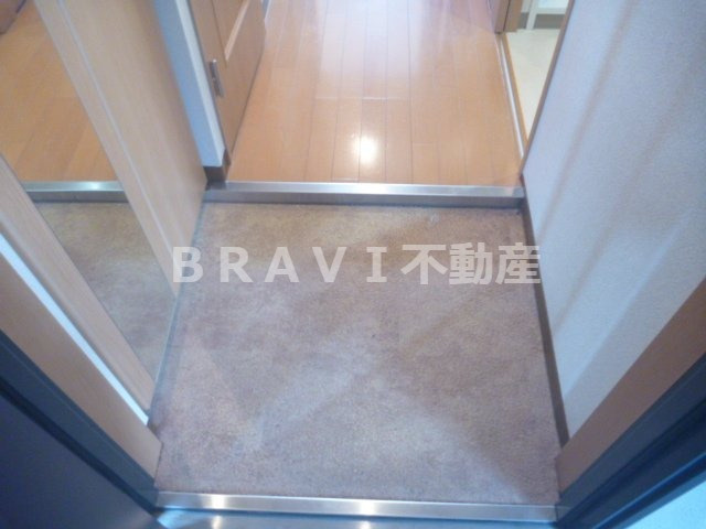 ブランクレール谷町　BRAVI不動産の玄関|【ブランクレール谷町】きれいな玄関です