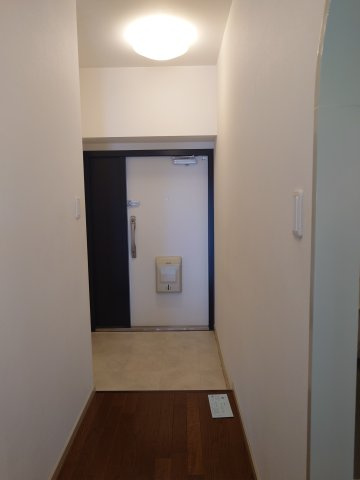 甲東園パークマンションの玄関