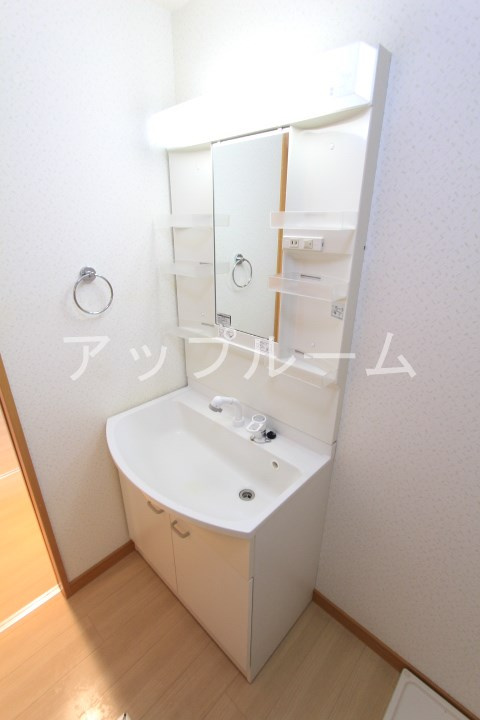 春日井市西本町２丁目の賃貸マンションの洗面所