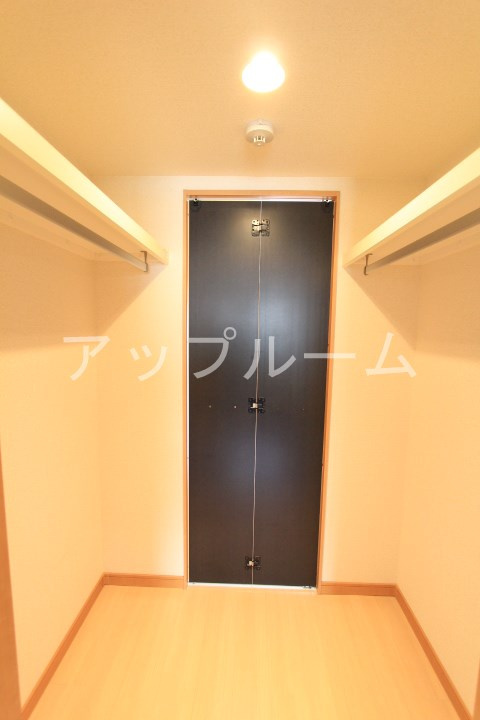 春日井市西本町２丁目の賃貸マンションの収納