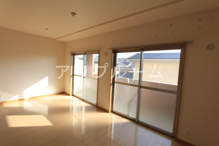 春日井市西本町２丁目の賃貸マンションの居間・リビング