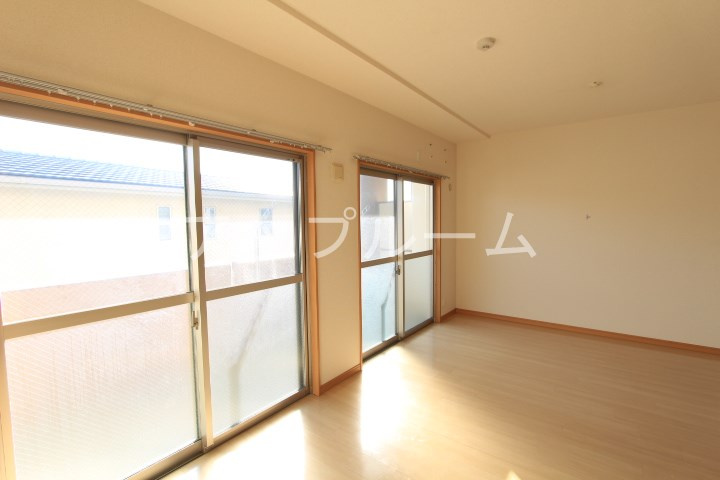 春日井市西本町２丁目の賃貸マンションの居間・リビング