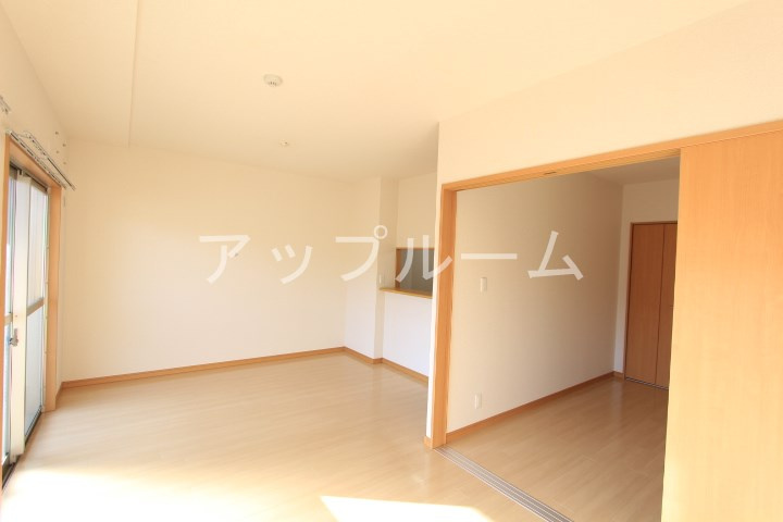 春日井市西本町２丁目の賃貸マンションの居間・リビング