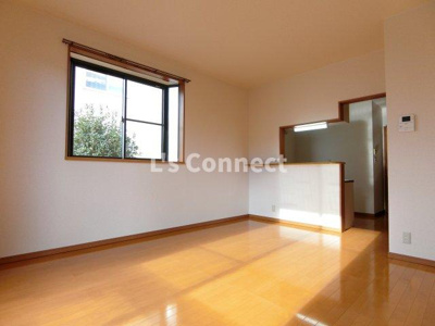 【居間・リビング】 | ティートレス | １２．９帖のＬＤＫ。角部屋で２面に窓があります。