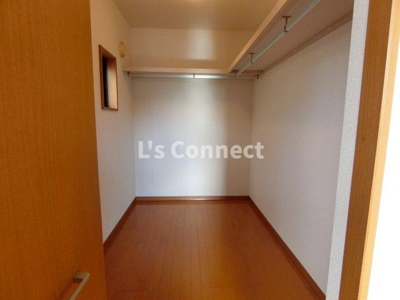 【収納】 | ティートレス | ウォークインクローゼットでお荷物もすっきり収納。