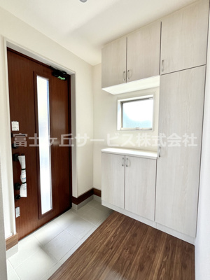 【玄関】 | 牧之原市細江 6期 新築一戸建て 1号棟 | きれいな玄関です