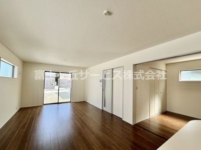 【居間・リビング】 | 牧之原市細江 6期 新築一戸建て 1号棟 | LDK18.25帖